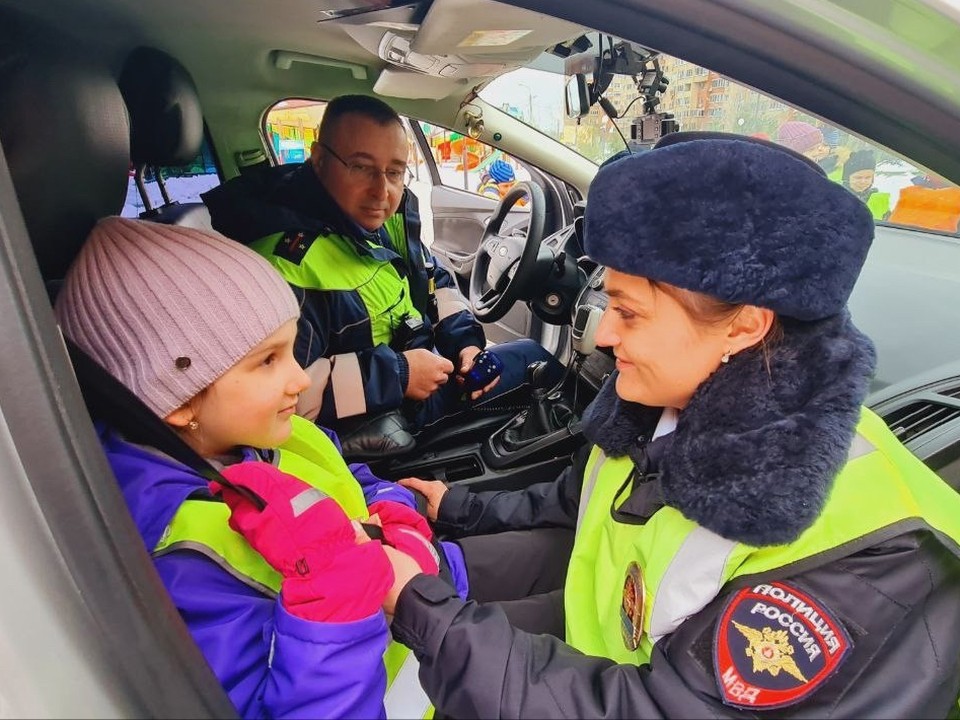 В Домодедове дети прошли по безопасному маршруту вместе с автоинспектором