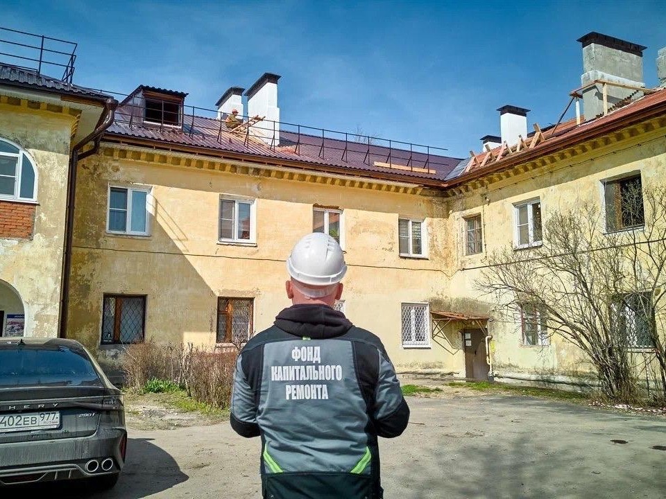 В Воскресенске завершат ремонт крыши дома на улице Мичурина до конца года