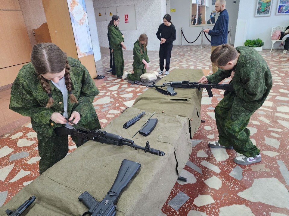 Подольские юнармейцы оттачивают навыки начальной военной подготовки