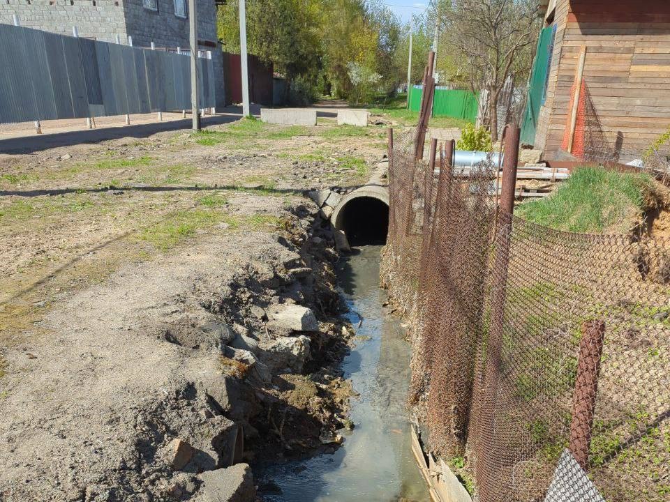Фабрика мороженого проверяет коллектор из-за слива сточных вод в реку в Мытищах
