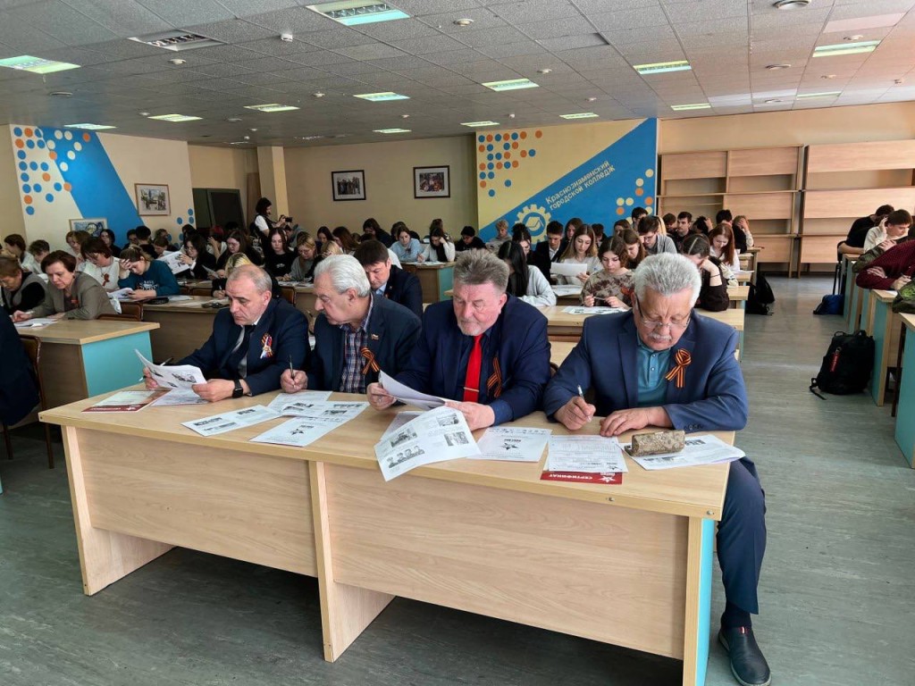 Краснознаменцы проверили свои знания о войне на пяти площадках