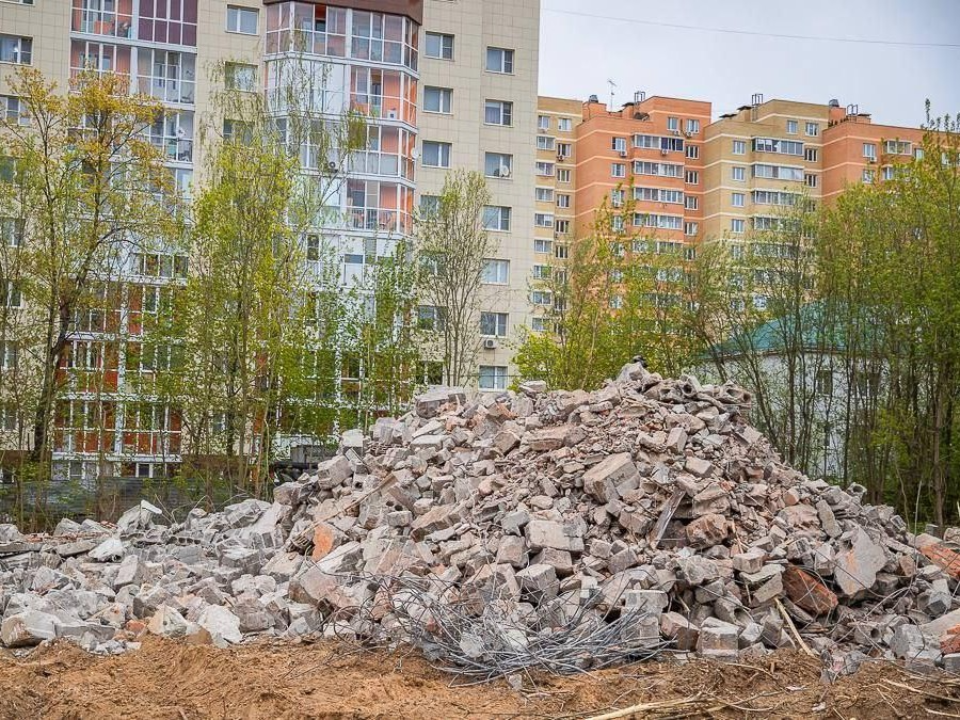 Вместо снесенного недостроя на улице Радужной разобьют сквер с яблоневым садом