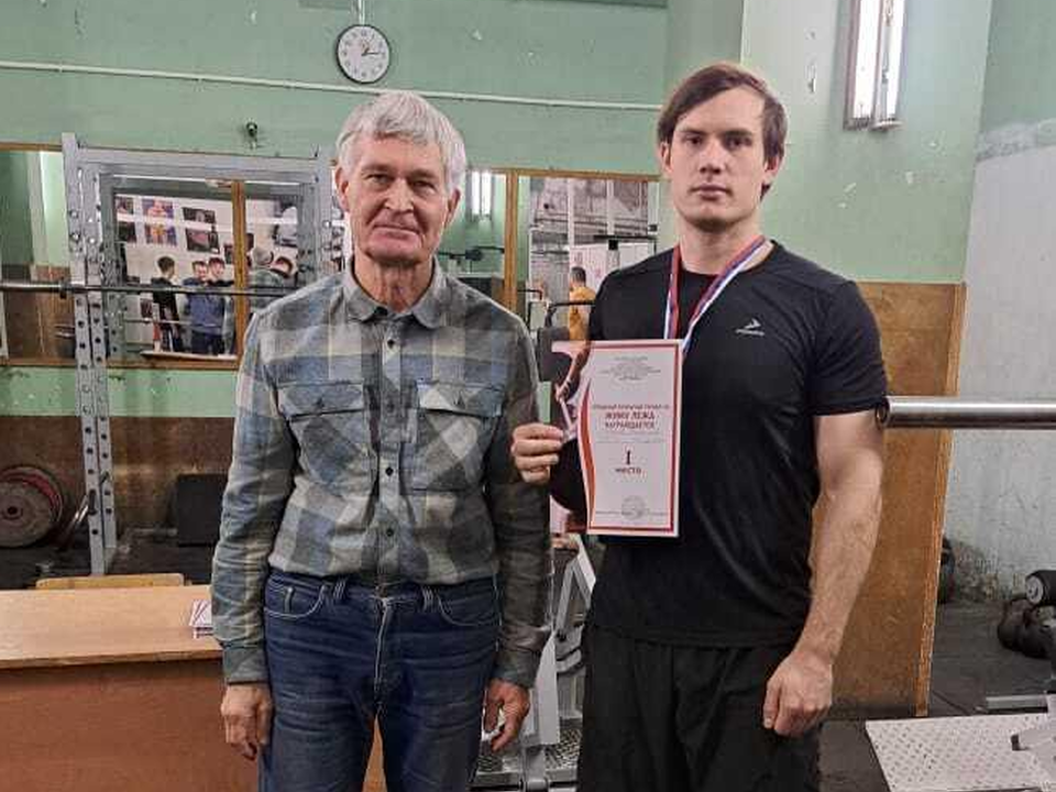 Сильнейших спортсменов по жиму лежа определили в Молодежном центре «Дружба»