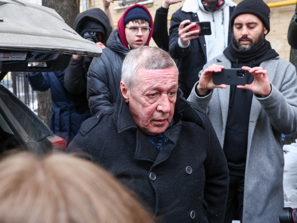 «Звоните Машкову»: Михаилу Ефремову «нашли» работу после УДО