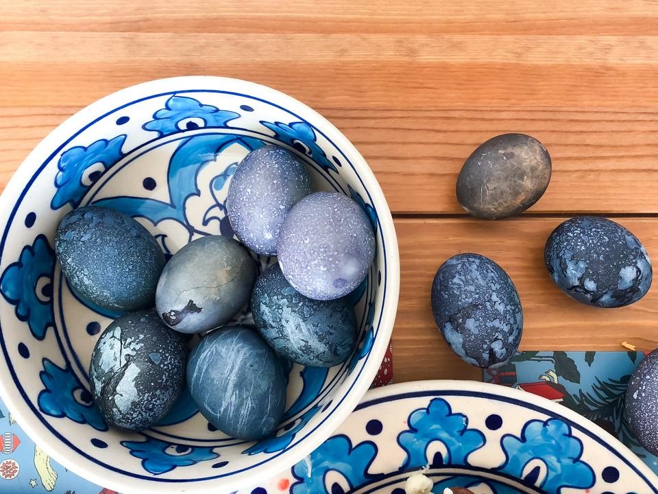 Вторая жизнь пасхальных яиц: пять отличных закусок вместо скучного салата