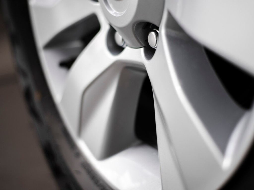 Водителям дали отмашку к смене резины на летнюю