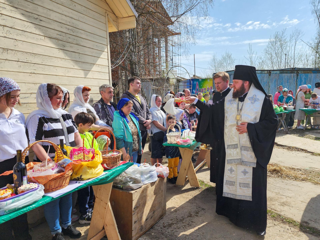 Архиепископ Подольский и Люберецкий Аксий поздравил с наступающей Пасхой