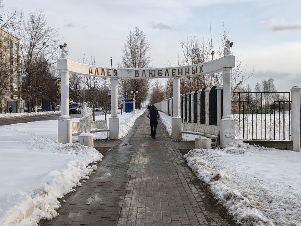 Разрушенную вандалами статую на Аллее влюбленных могут восстановить в 2026 году