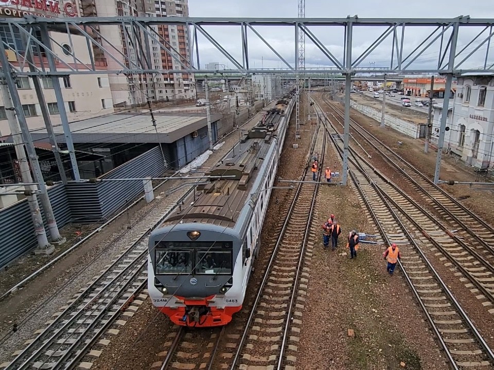 Опубликованы кадры с места крушения ремонтного поезда в Новой Москве