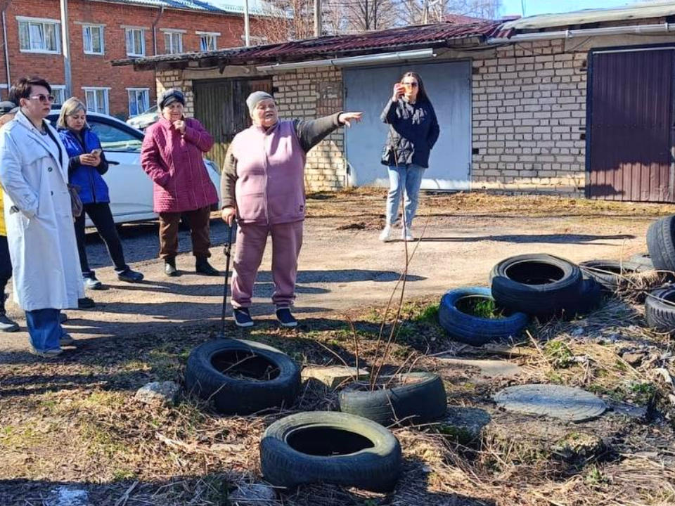 Можайские власти попросят владельца частного гаража в Леспромхозе убрать склад автошин