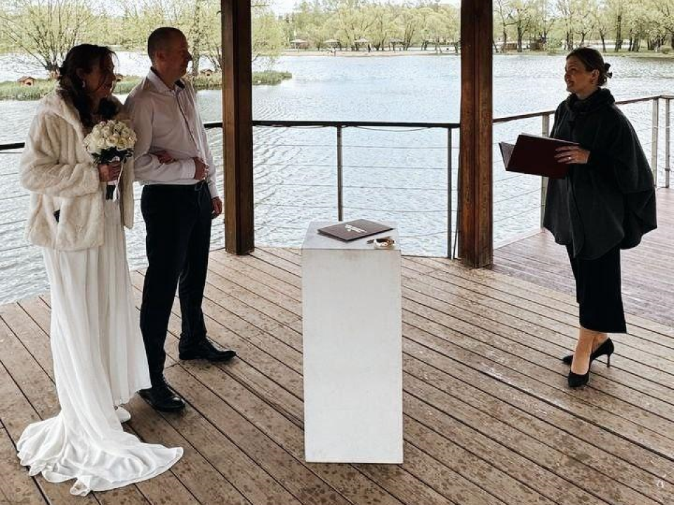 Красивые свадебные церемонии состоялись в Реутове у «Фабричного пруда»