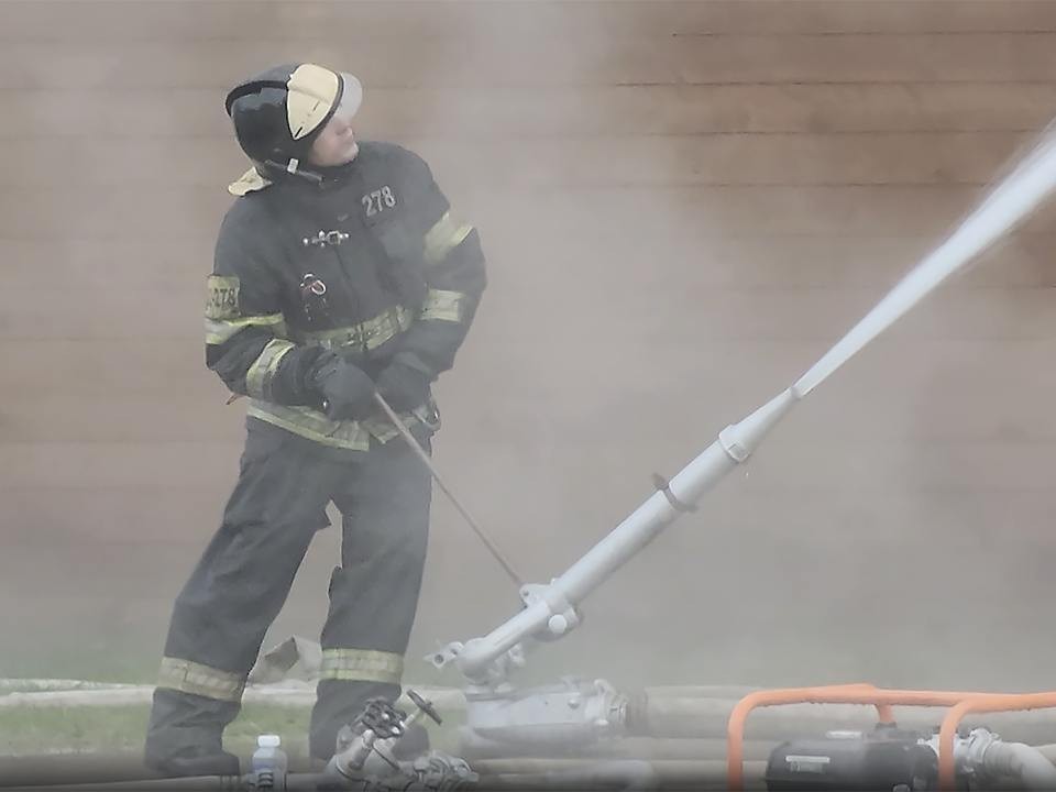 В Москве загорелся комплекс «Банная усадьба»