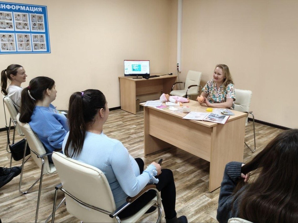 Будущие мамы Егорьевска смастерили кукол-кормилиц и пеленашек