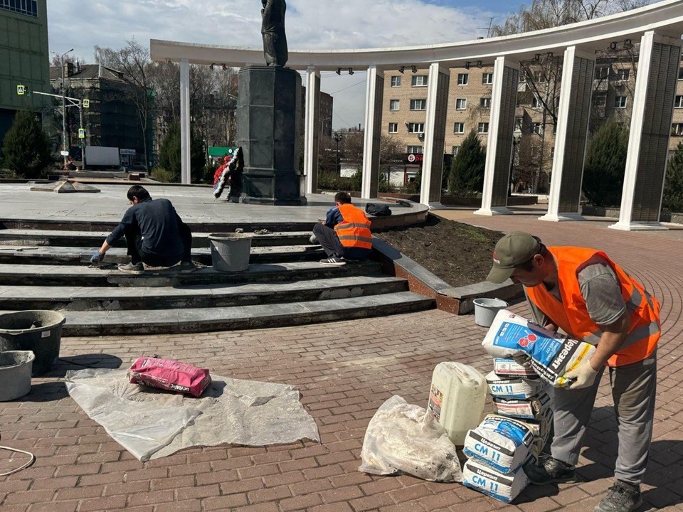 На мемориале «Скорбящая мать» начался ремонт плитки