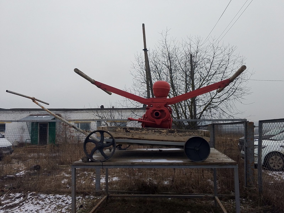 Памятник ручному пожарному насосу установили в Акатьеве