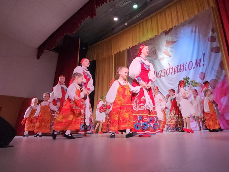 Русские напевы и восточные ритмы услышали жители Тучкова