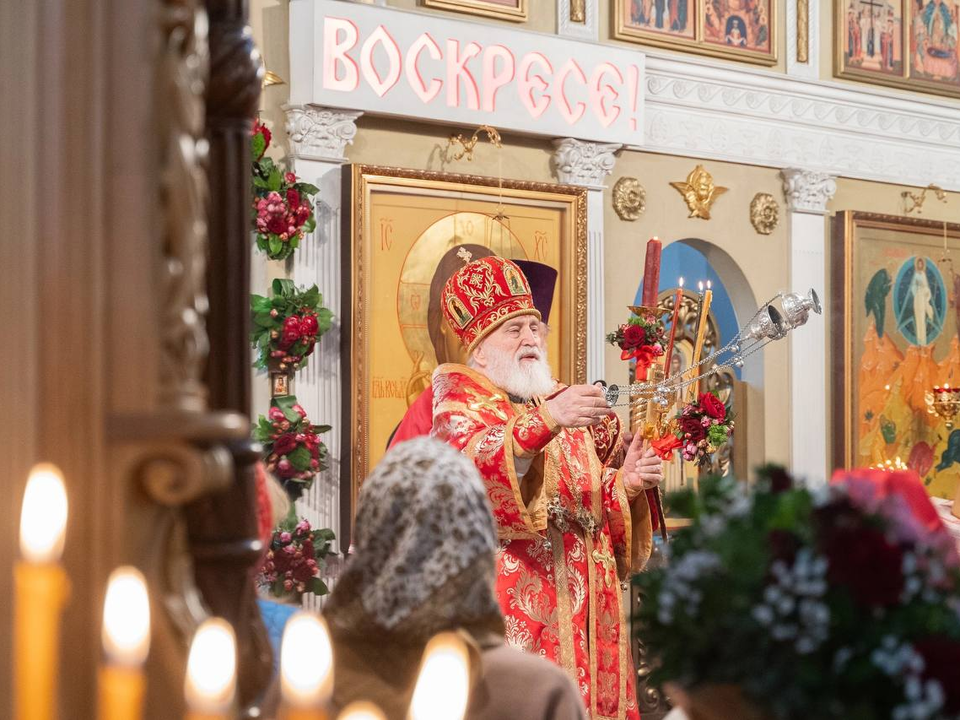 Митрополит Крутицкий и Коломенский Павел провел Божественную литургию в жуковском храме