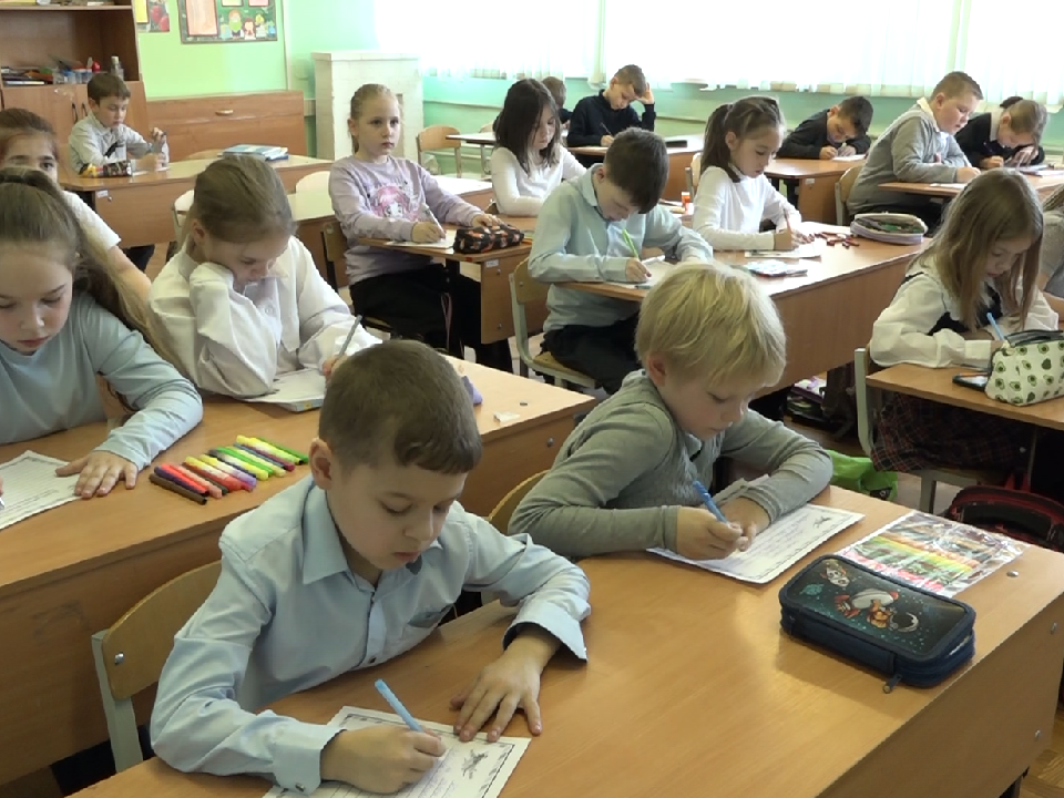 Сотни трогательных писем от школьников отправились на передовую из Дубны
