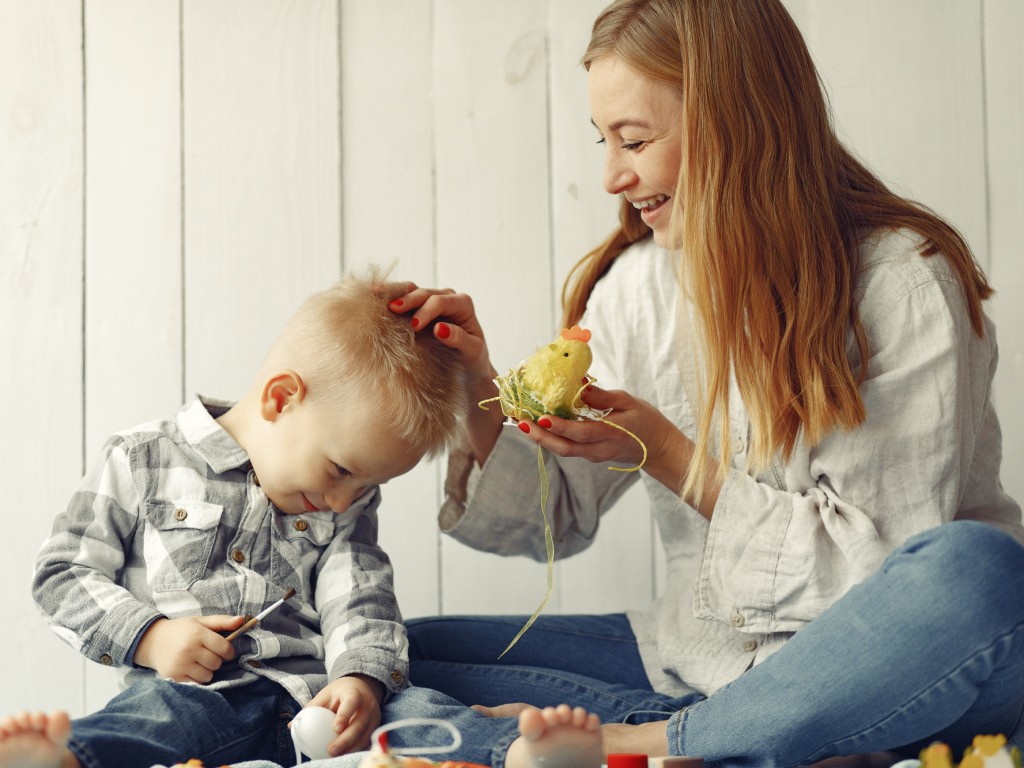 Эксперты выяснили, сколько времени тратят женщины и мужчины на уход за детьми