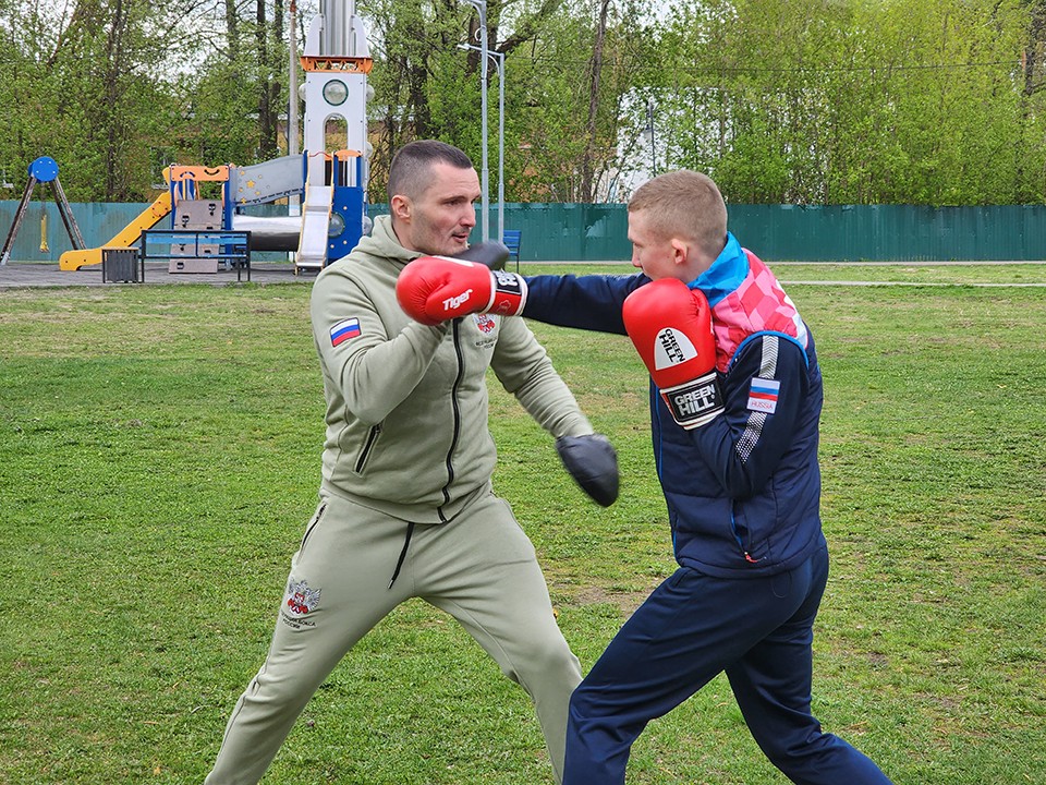 Тренер общероссийской Федерации бокса научил жителей Шатуры боевому искусству