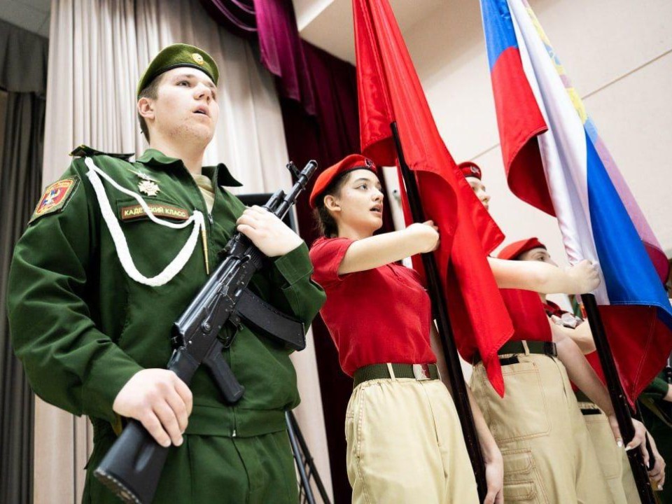 «Парту Героя» открыли в школе № 54 в Октябрьском
