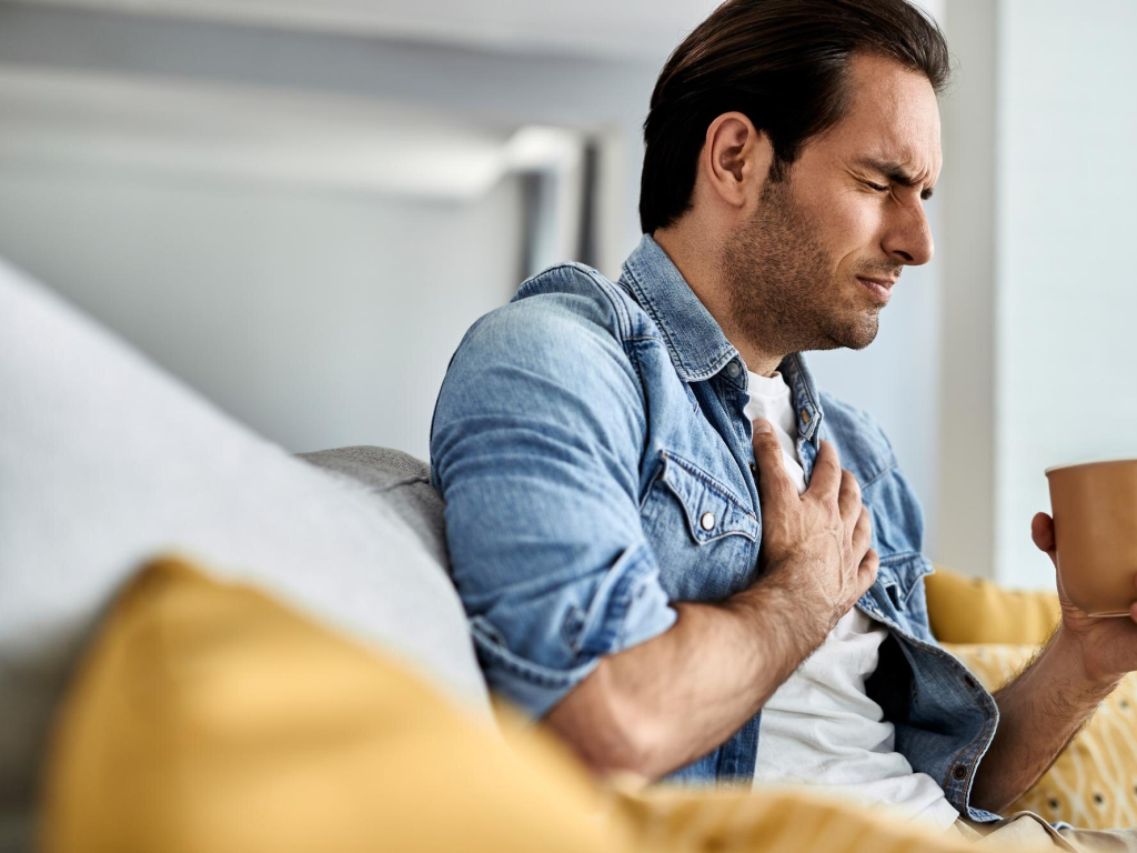 Кардиолог перечислил необычные симптомы инфаркта