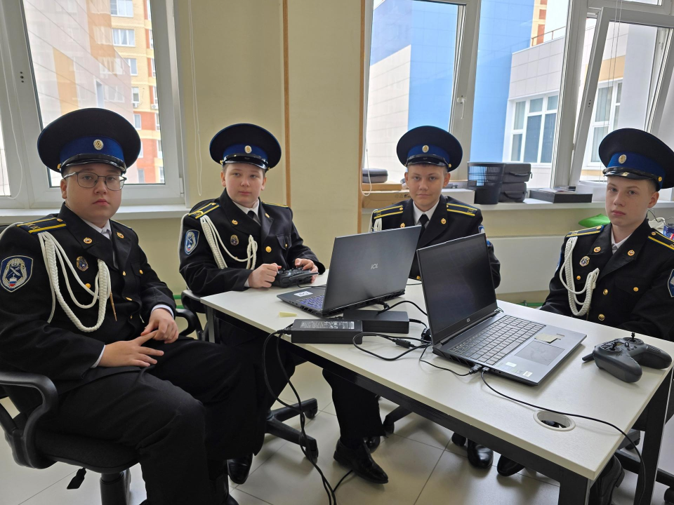 В Домодедове представили бионический макет руки, который управляется сигналами мышц человека