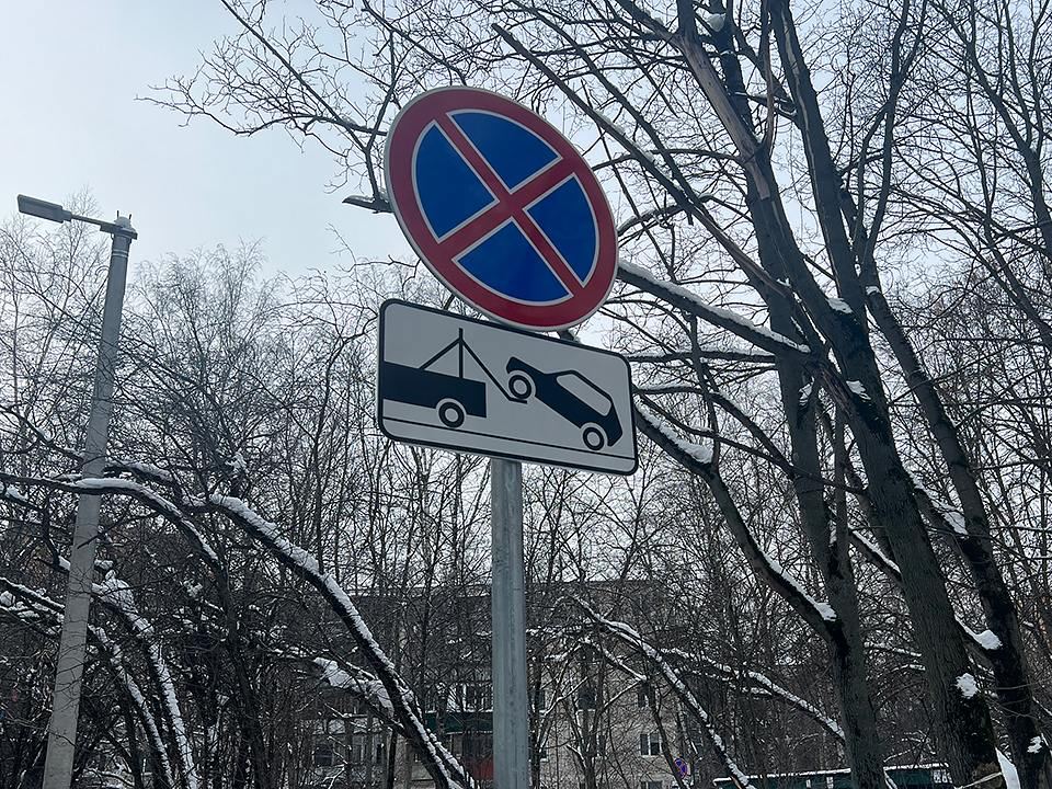 Дорожные знаки привели в порядок на улице Ленина в Дзержинском