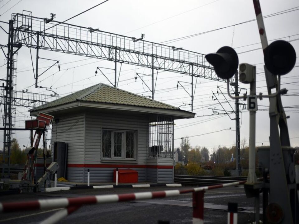Для плановых работ на путях ж/д переезд у «Цемгиганта» закроют 18 апреля