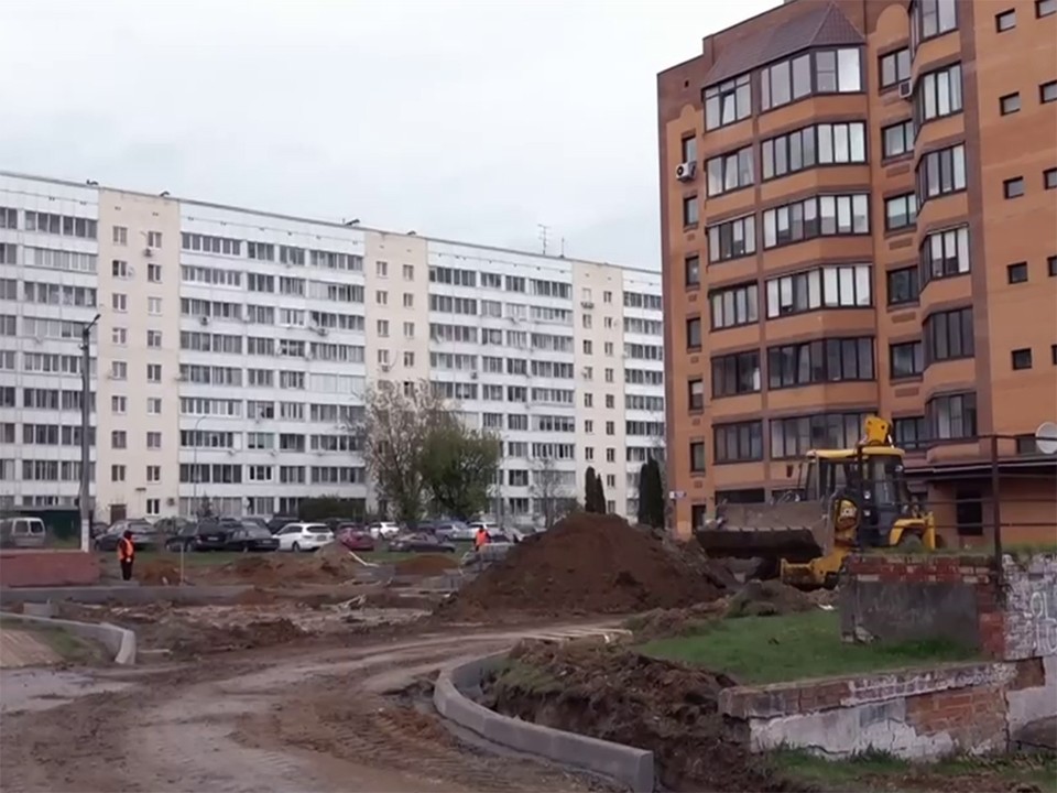 Во дворе на улице Ленина обновят асфальт, освещение и детские площадки