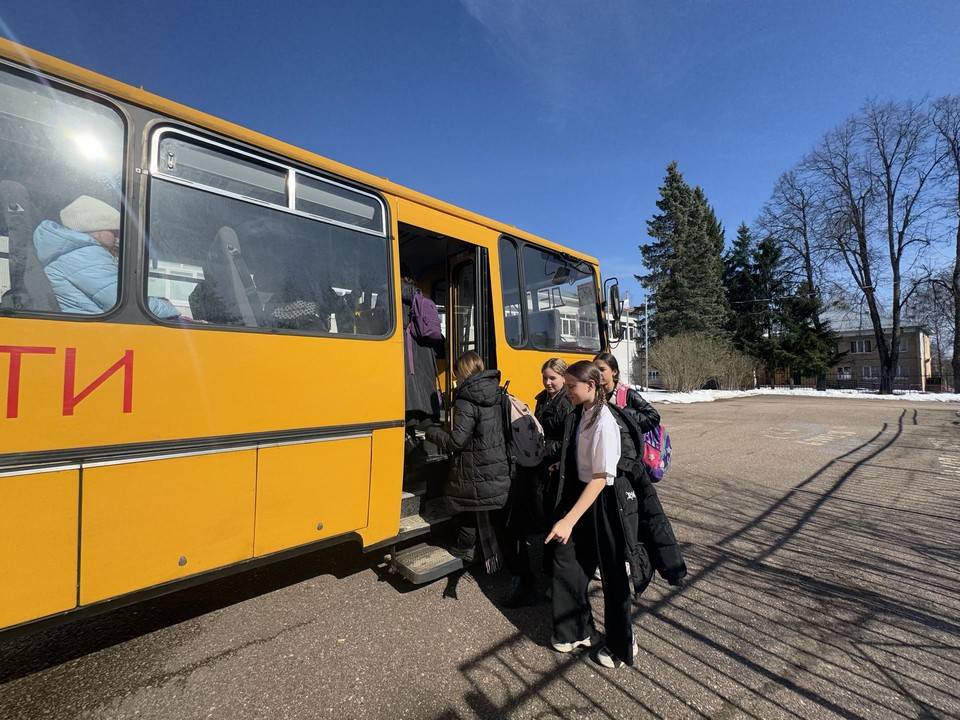 Школьников Шаховской к месту учебы доставляют современные автобусы