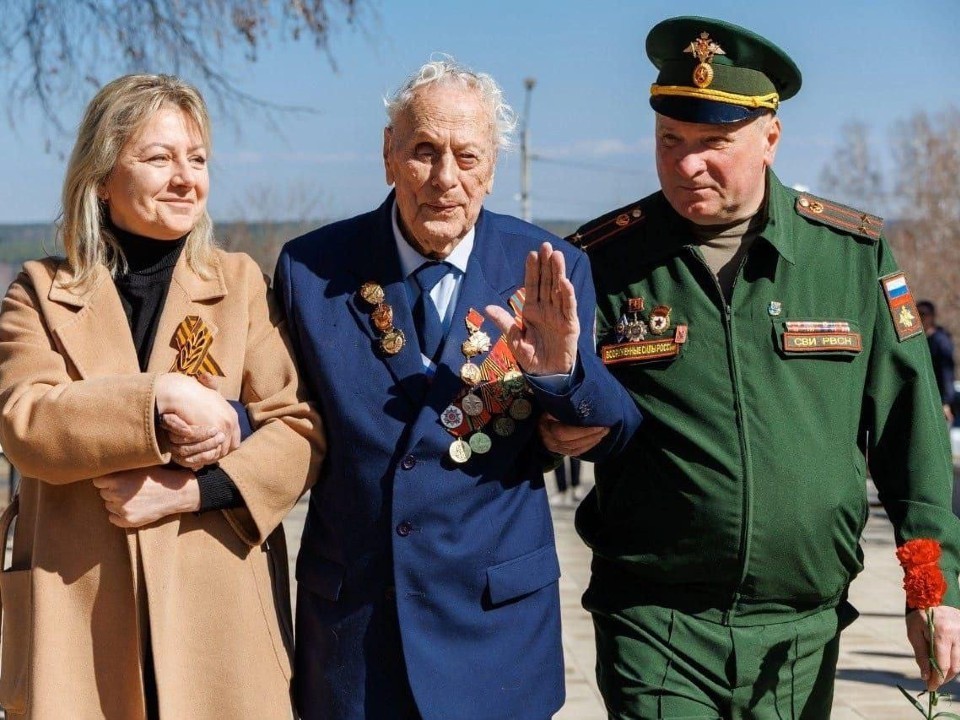 Волонтеры из Чехова приняли участие в зажжении Вечного огня в Пущино