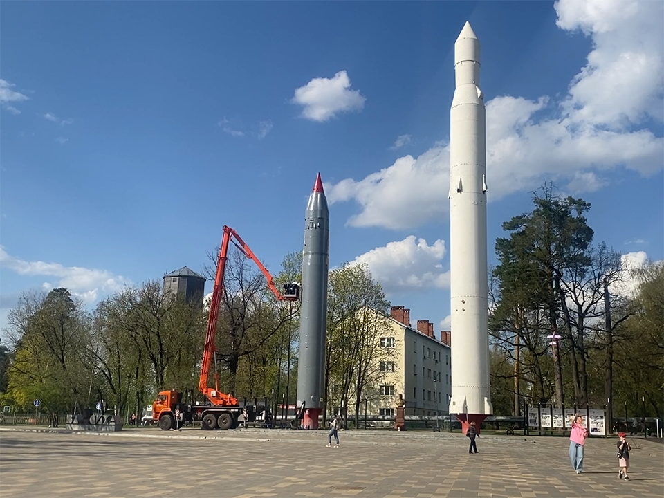 Во Власихе обновили макеты межконтинентальных ракет ко Дню Победы