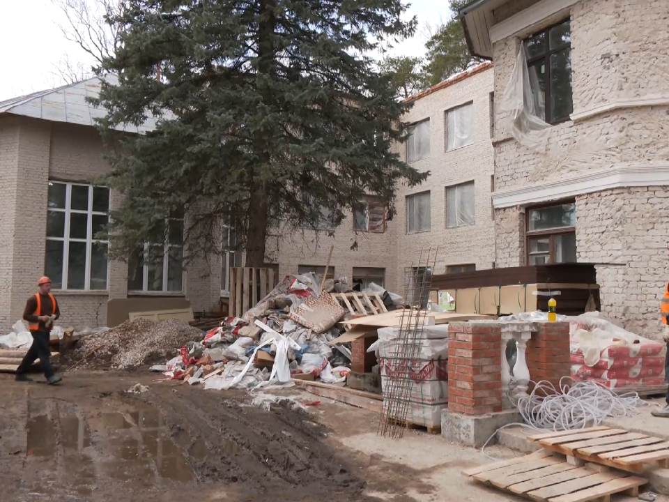 В Дубне укрепят фундамент и утеплят фасад исторического здания