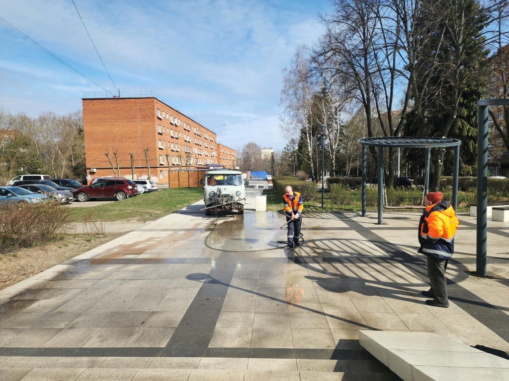 «Чистик» помог навести порядок на бульваре Болотова в Пущине