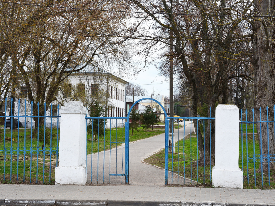 Амфитеатр, уличная библиотека, качели: коломенцы решают, каким быть новому скверу