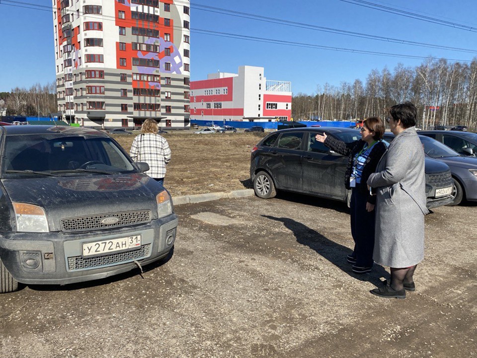 Жители ул. Прокудина в Ивантеевке требуют организовать новую парковку для авто