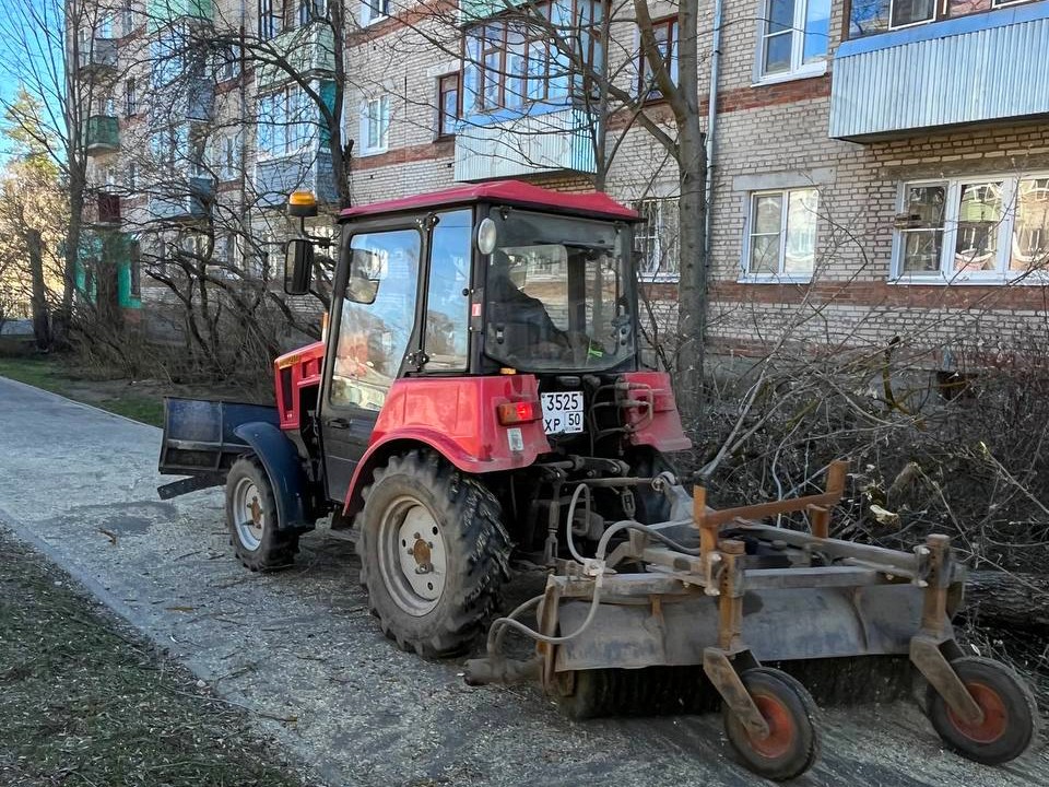 На улице Войкова опилили деревья