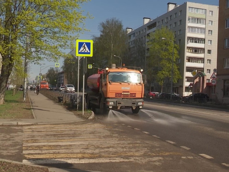 На дорогах Клина началась генеральная уборка