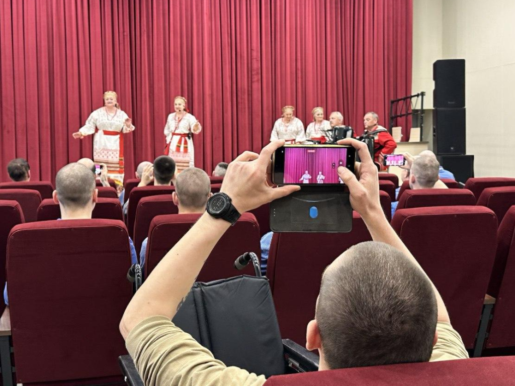 Делегация из Можайска подарила праздник находящимся на реабилитации бойцам СВО