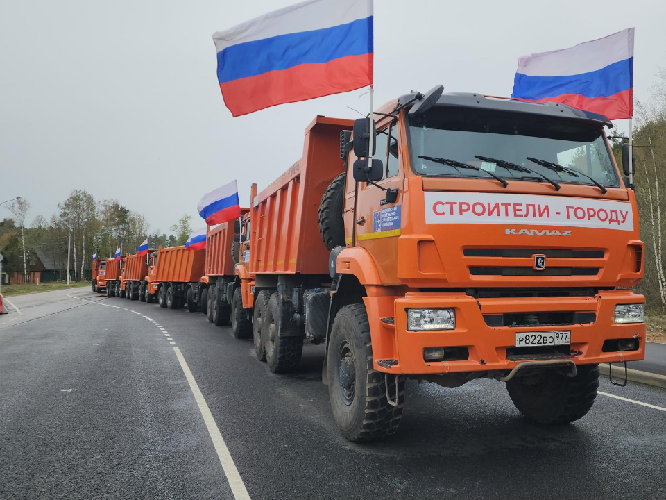 Первые автомобили проехали по новому путепроводу в Аникеевке
