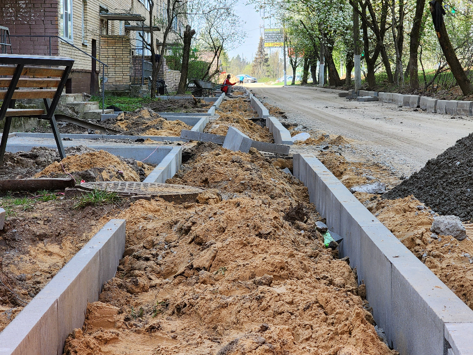 Во дворах в Тучкове будут новые тротуары