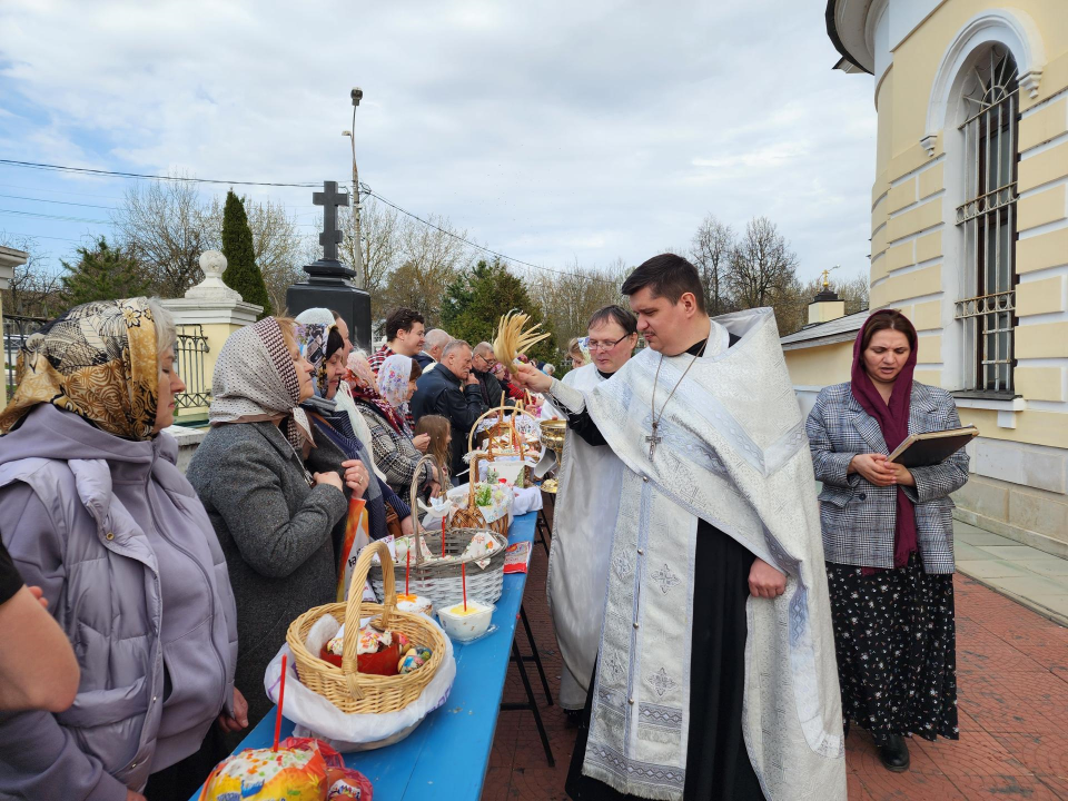 Пасхальные куличи и яйца освятили в Анно-Зачатьевском храме Чехова