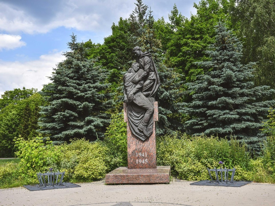 Химкинский памятник попал в эксклюзивную коллекцию транспортных карт ко Дню Победы