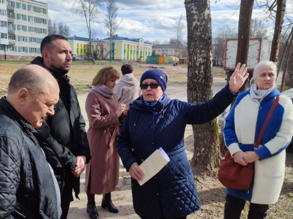 Видеокамеру установят на подъезде дома в Запрудне по просьбе жительницы