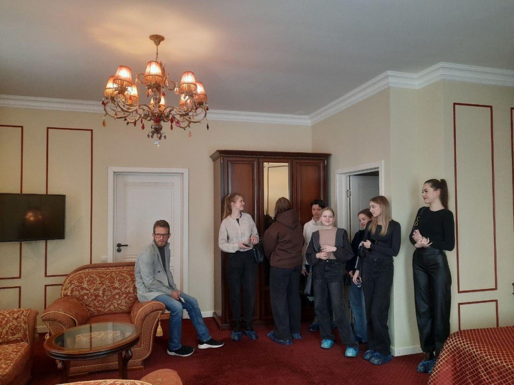 Ногинский колледж организовал экскурсию в отель для профориентации