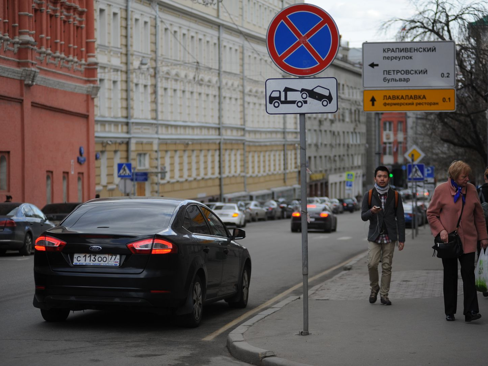 В майские праздники жители Дзержинского смогут парковаться в столице бесплатно