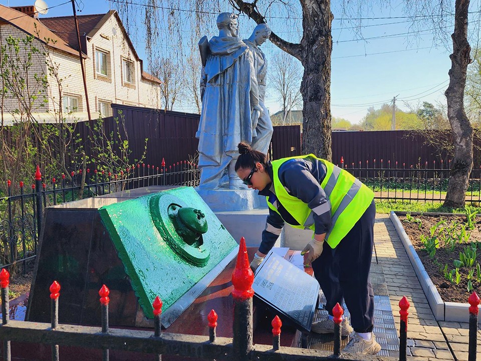 Мемориал погибшим героям Великой Отечественной привели в порядок в Рычкове