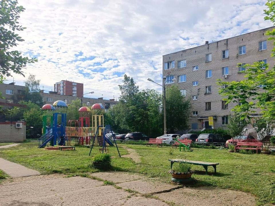 Житель Лобни предложил подросткам убрать за собой и те выполнили просьбу