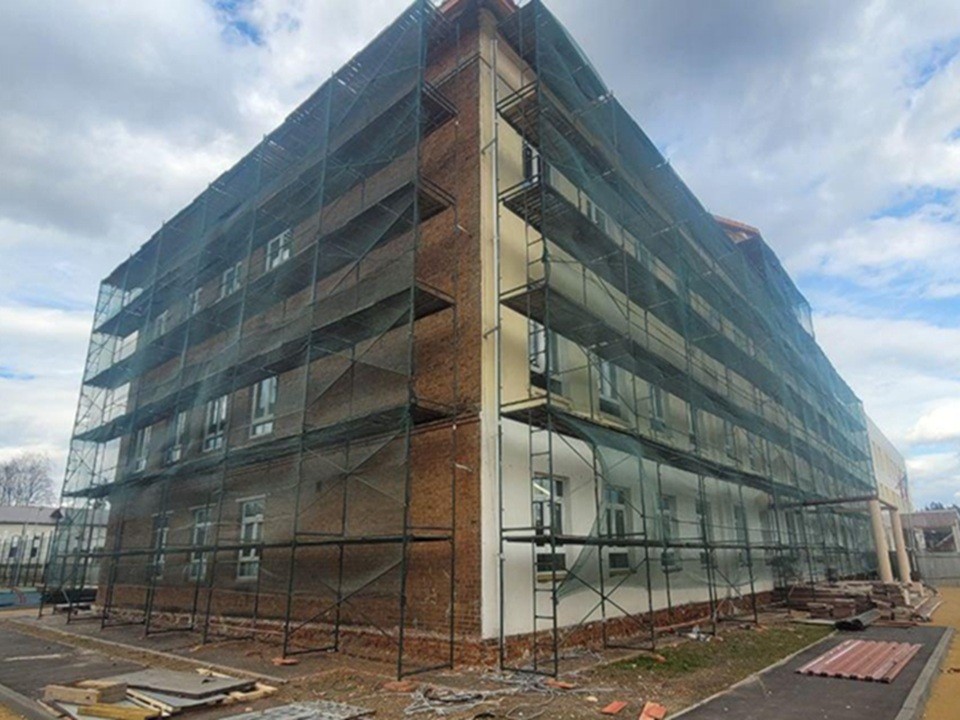 В «Поваровской школе» в Солнечногорске началась реконструкция кровли и фасада здания